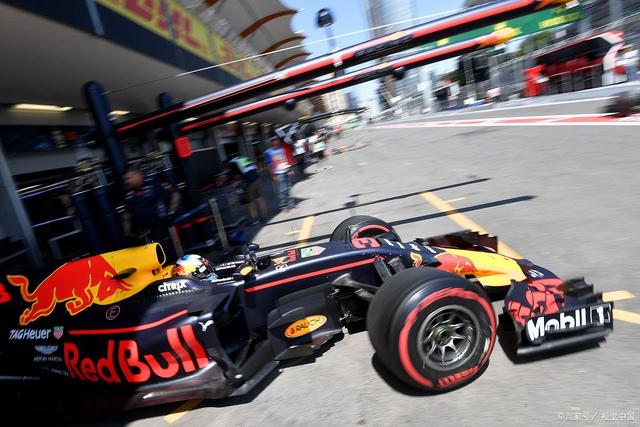 红牛车队鏖战威廉姆斯,佩雷兹点燃赛场 红牛车队鏖战威廉姆斯,佩雷兹点燃赛场