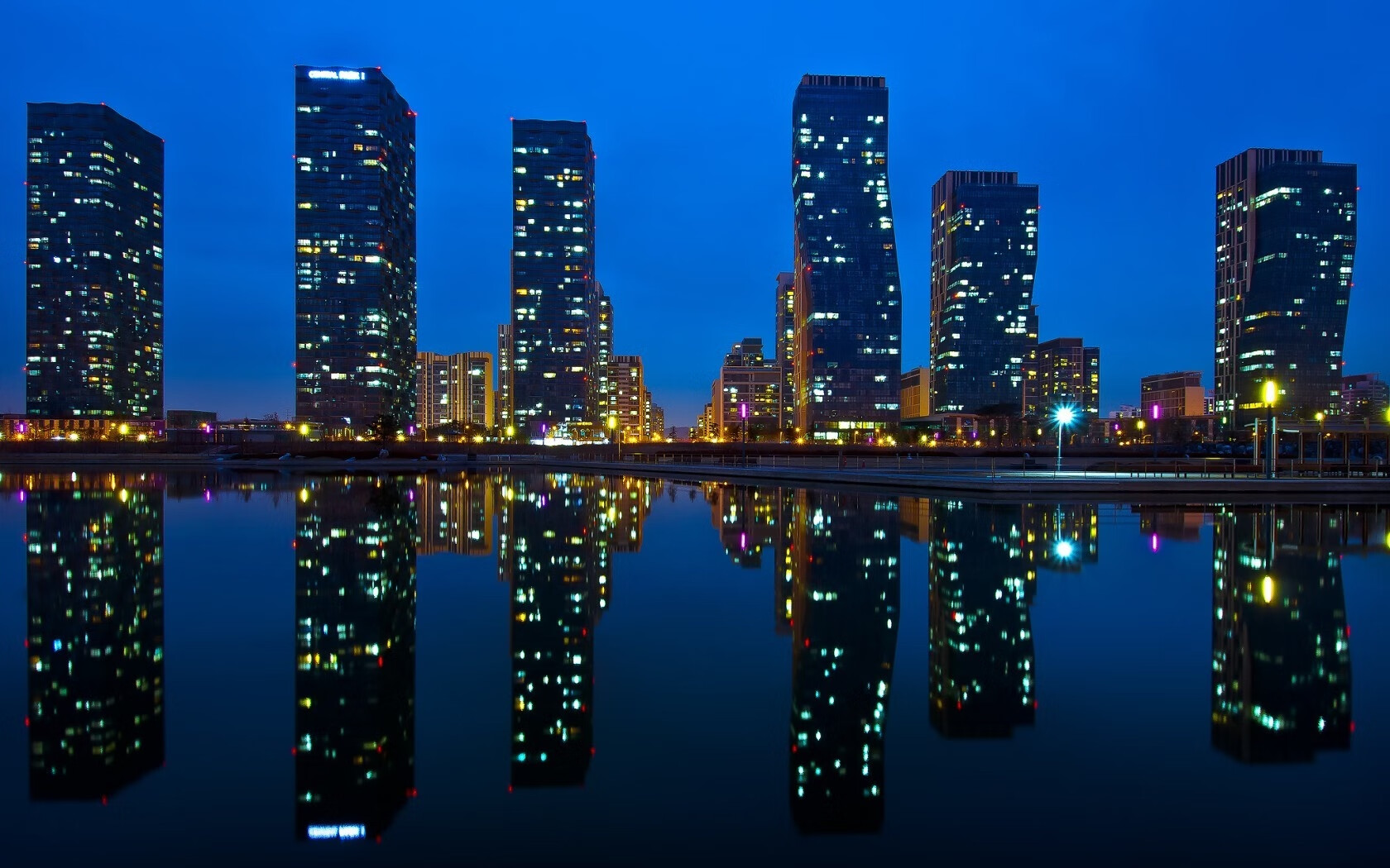 防线上的指挥家，范戴克如何以一己之力冻结墨西哥风暴—牙买加奇迹的基石