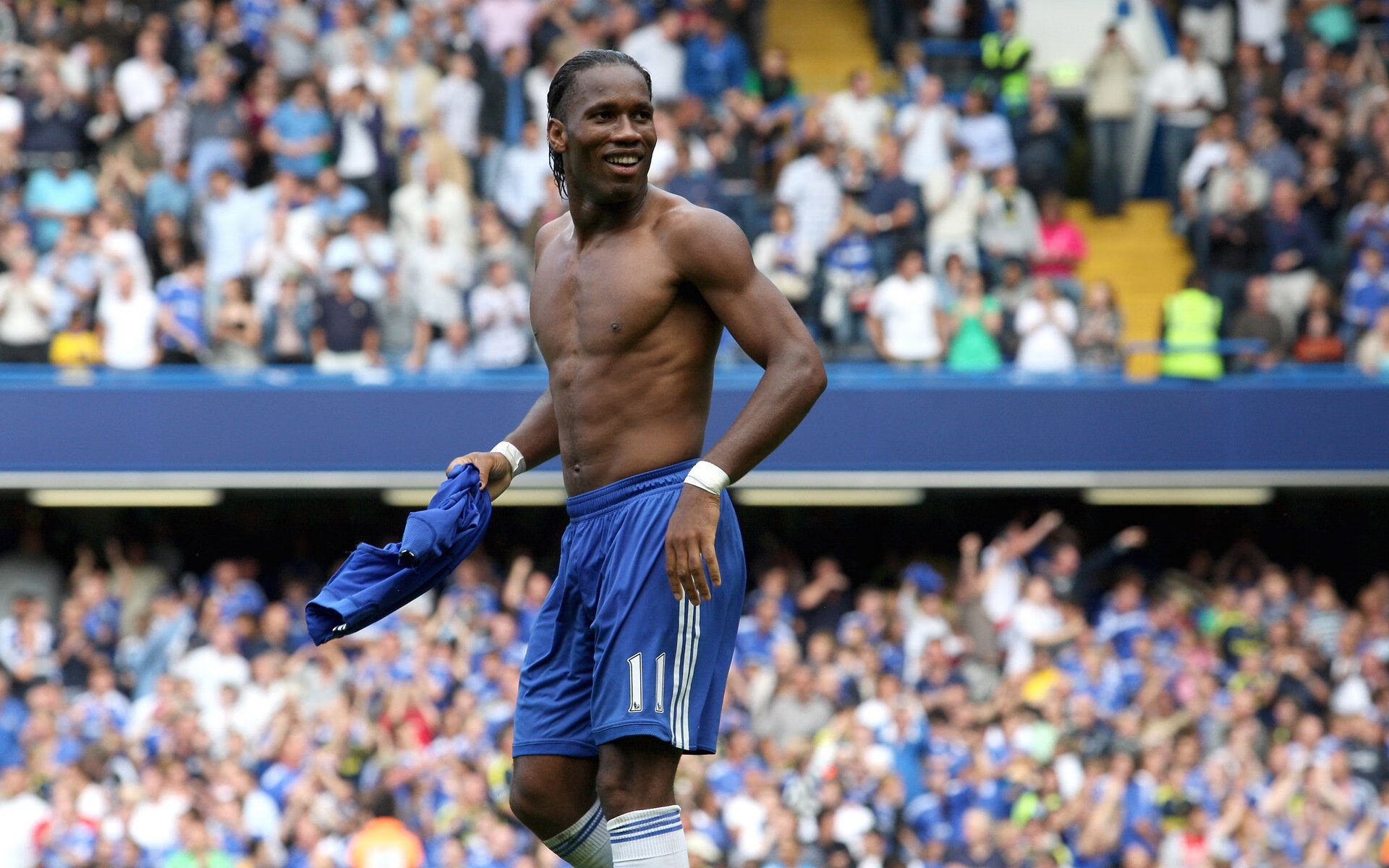 跨越地中海的足球叙事，当佛罗伦萨的古老石巷回响突尼斯哨音，奥斯梅恩如何成为文明对话的胜负手？