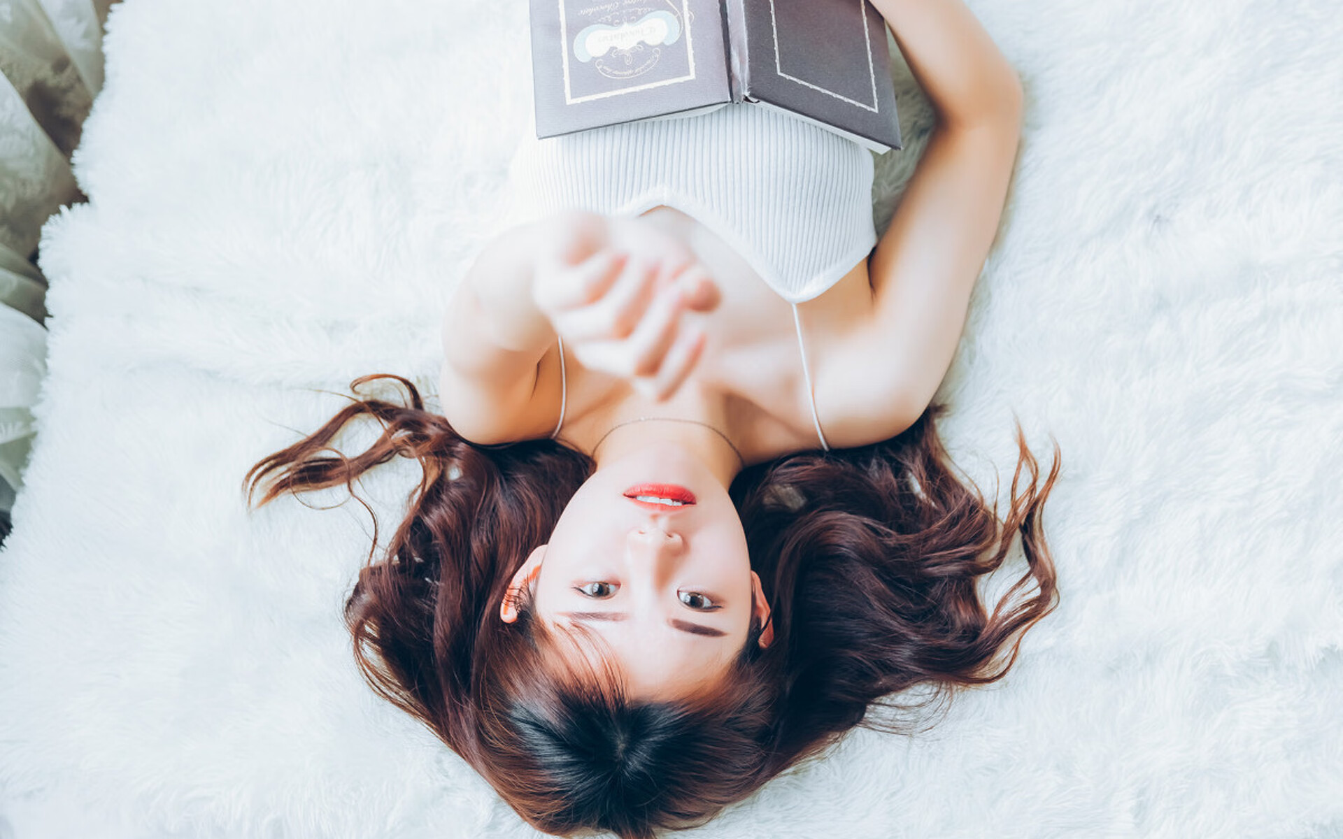 靴尖上的时空裂痕，当萨拉赫在挪威对阵曼城的比赛中成为全场焦点